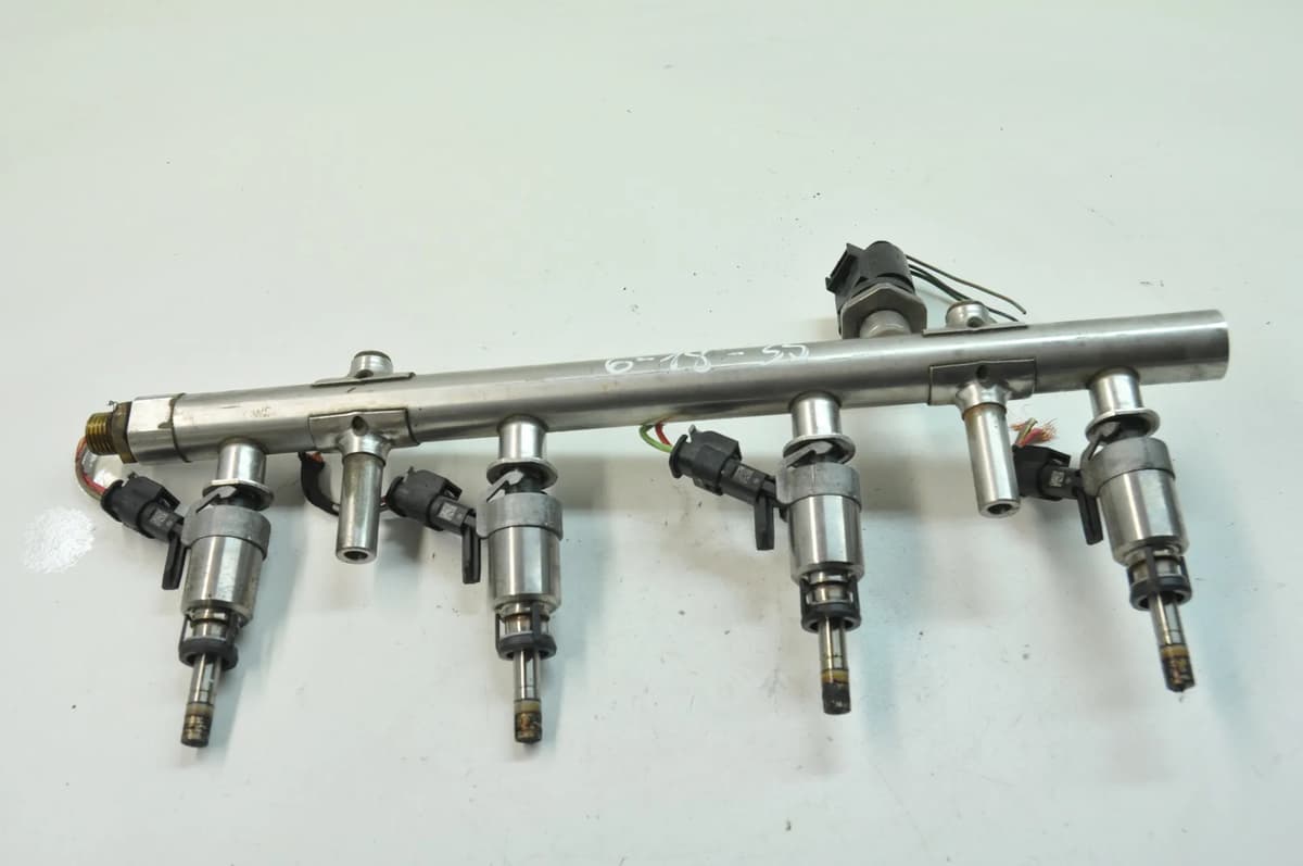 AUDI A1 Sportback 8XA, 8XF 2015 Fuel Rail 06j906051f