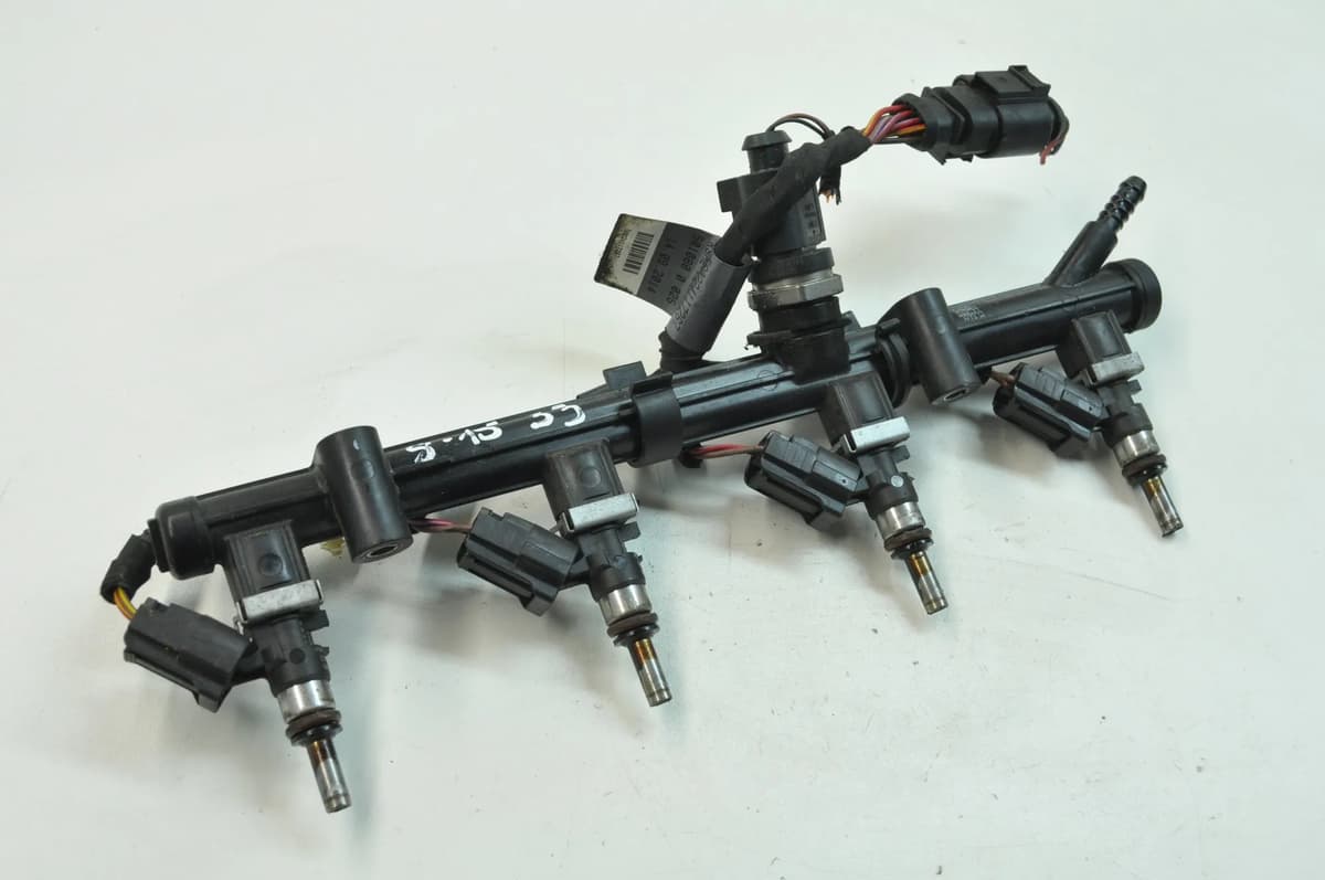 AUDI A1 Sportback 8XA, 8XF 2015 Fuel Rail 261230393