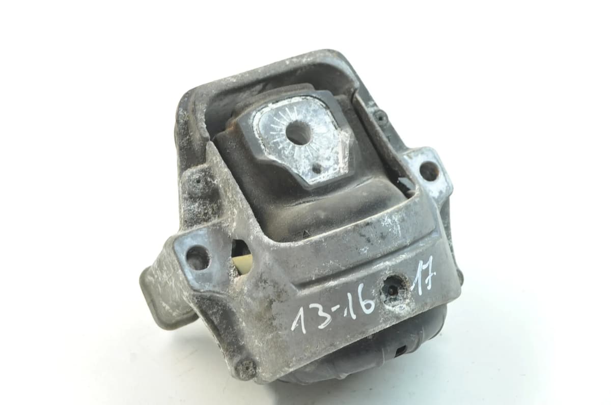 AUDI A5 8T3 1.8 TFSI Right Off Side Engine Mount Support