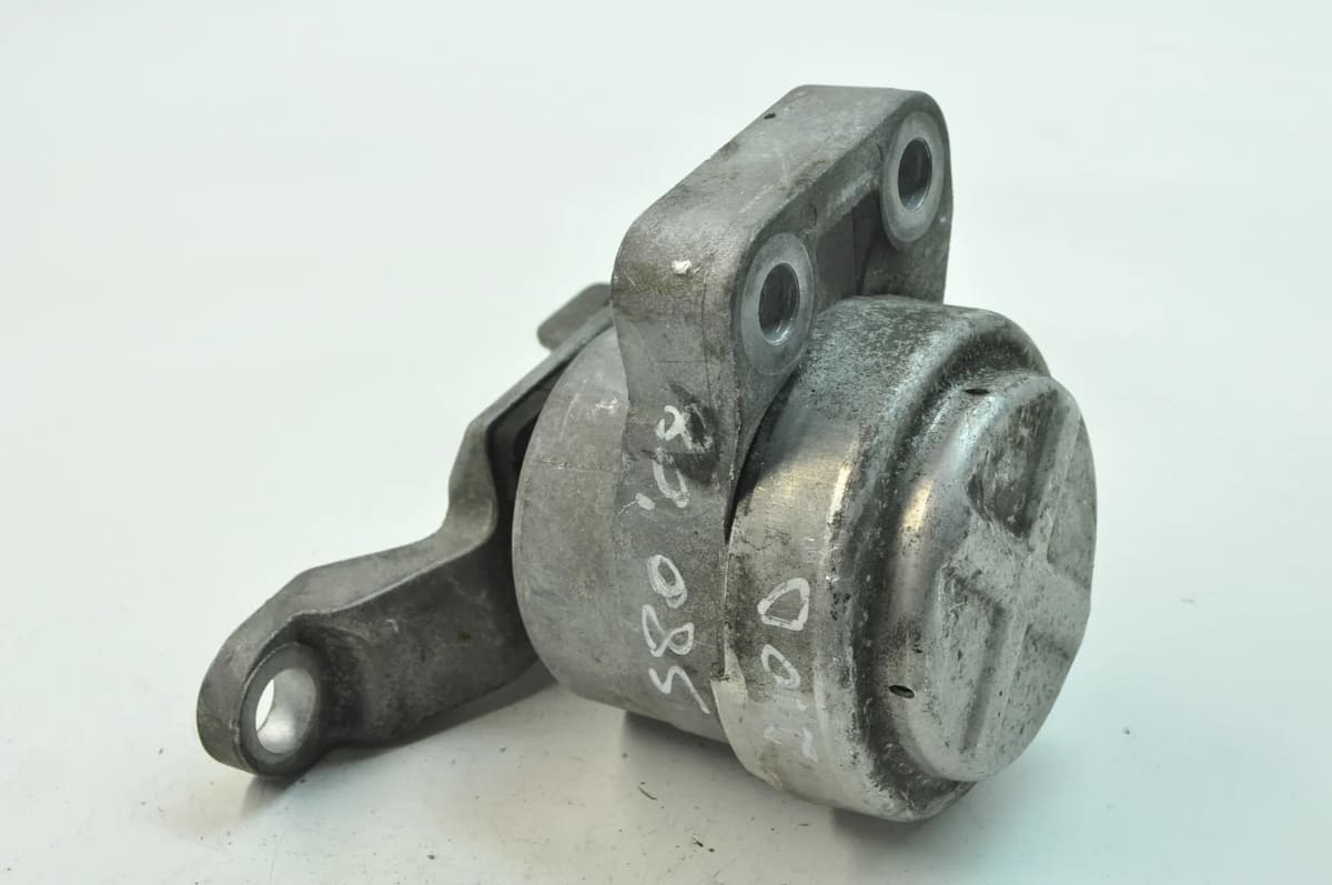 VOLVO S80 II AS 2.0 TDi 2008 Right Side Engine Mount Support 10036637