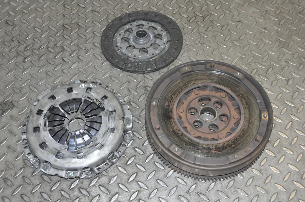 BMW 3 E90 320i 2007 RHD Manual Clutch Kit Flywheel 7568006 10580743