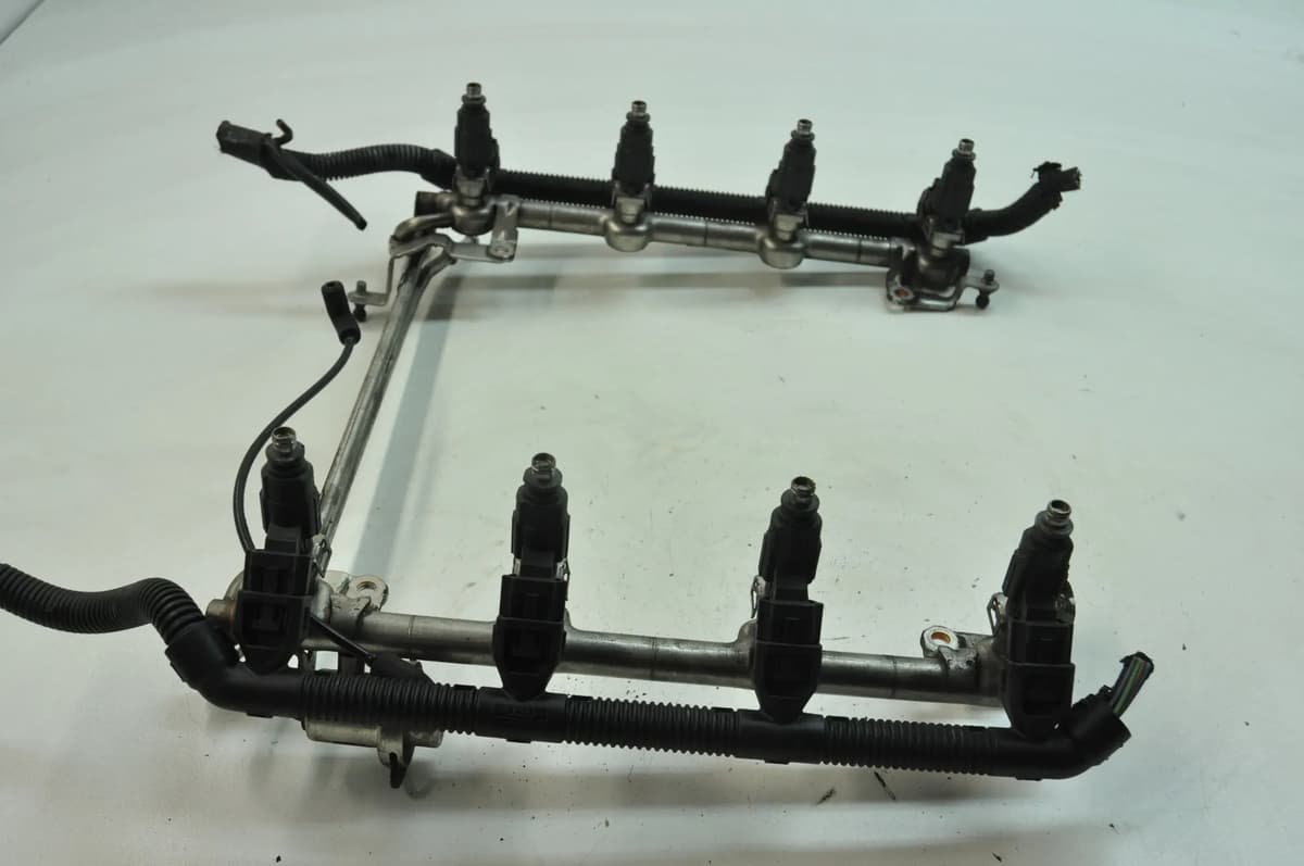 AUDI 8E B7 S4 quattro 2006 RHD Fuel Inection Rail 079133681G 10586483
