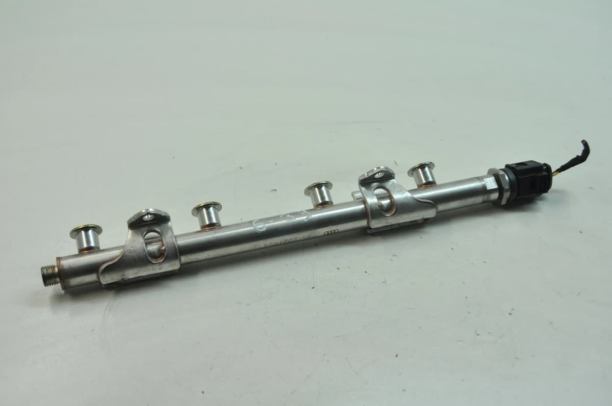 VW GOLF MK7 5G 1.2 TSI 2015 Diesel Fuel Injection Rail 06J906051F 10652133