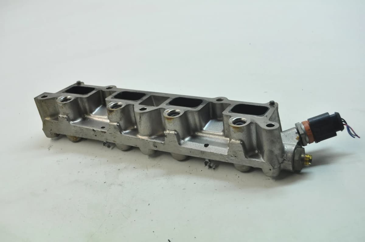 VW SCIROCCO 1.4 TSI 2012 RHD Fuel Injection Rail 06j906051d 10652794