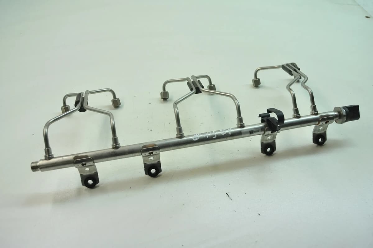 BMW 1 F20 M140i 2016 RHD Fuel Injection Rail 7649710 0261545072 10654901