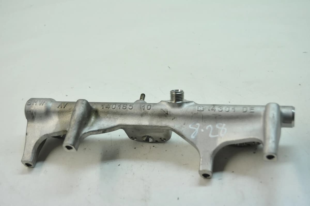 BMW 340i F30 Fuel Injection Rail 7643082 240kW 2016 10662378