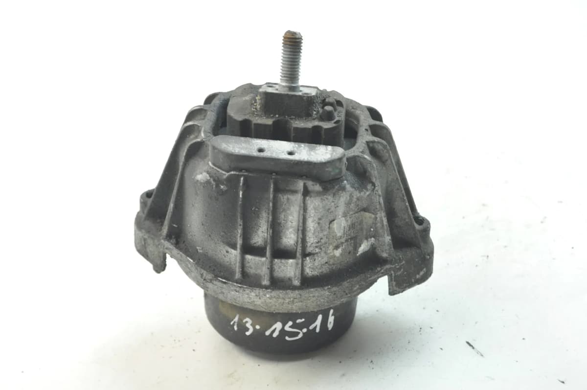 BMW 3 E90 320d xDrive 2010 Right Side Engine Mount Support 10799332
