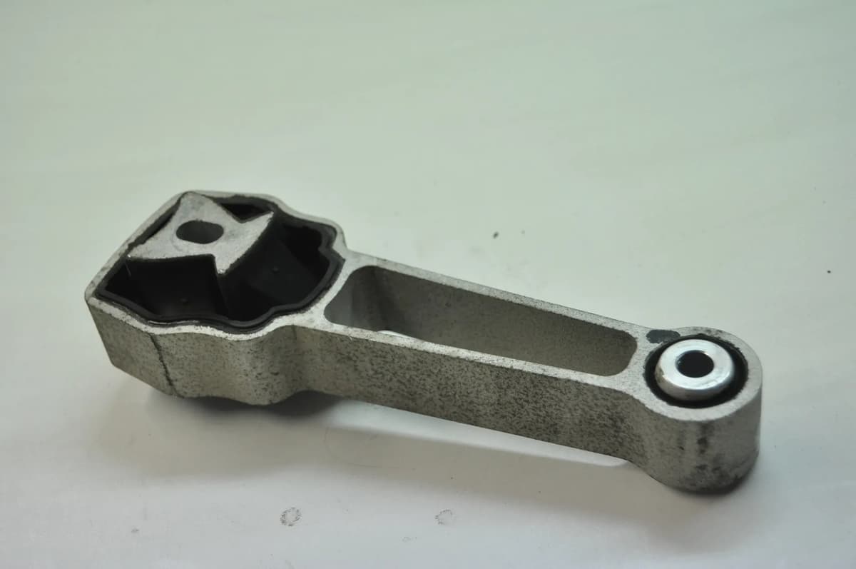 VOLVO XC60 D4 AWD 2015 RHD Right Side Engine Mount Support 10880516