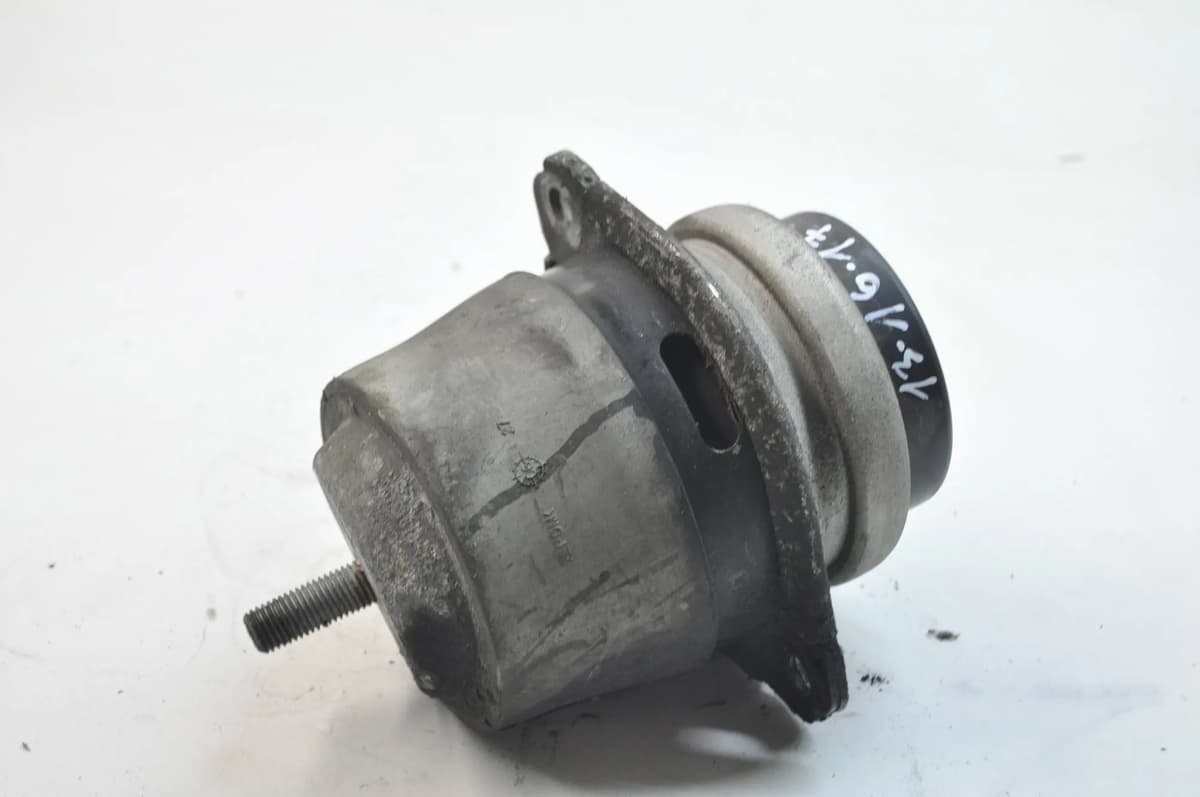 AUDI Q7 4L 4.2 TDI quattro 2007 RHD Right Side Engine Mount 7l8199131b 10950287