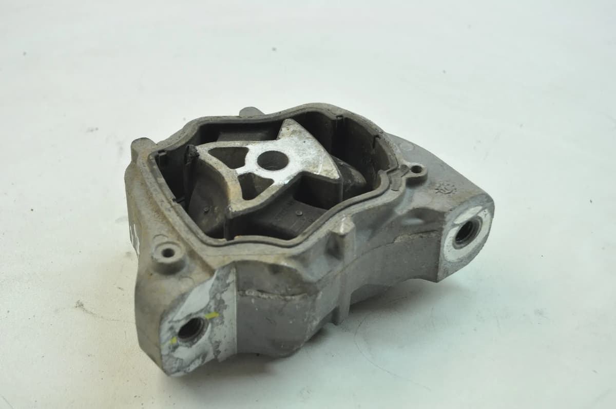 LAND ROVER DISCOVERY SPORT 2.0D 2016 RHD Right Side Engine Mount 10977569