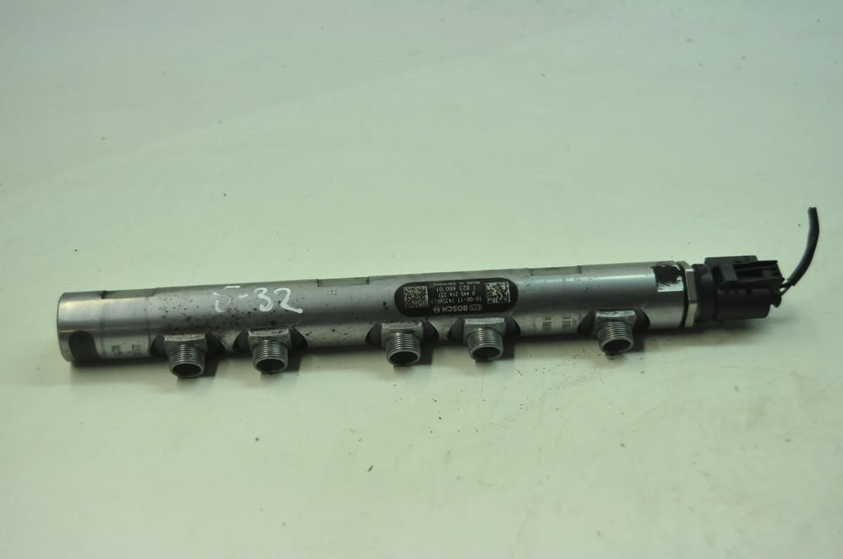 MINI R56 Cooper D 2010 RHD Fuel Injection Rail 0281002948 7823460 11402605