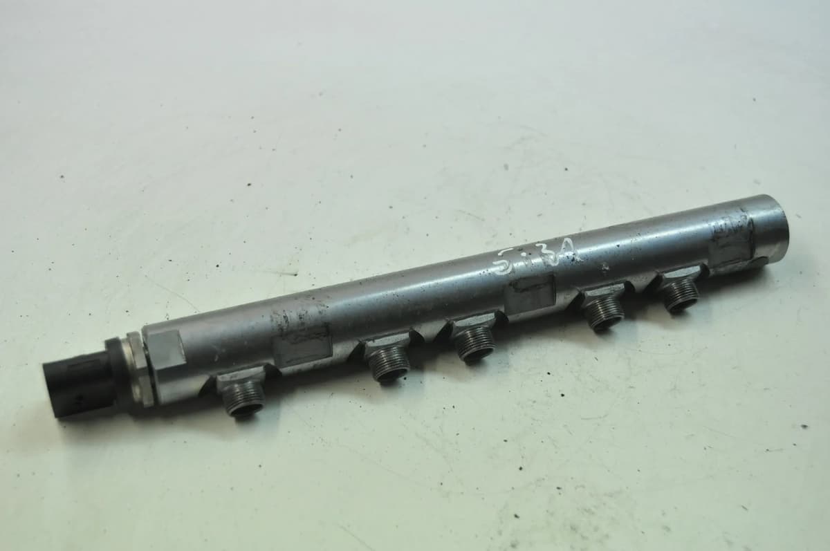 MINI COUNTRYMAN R60 D ALL4 2012 Fuel Injection Rail 7823460 11406823