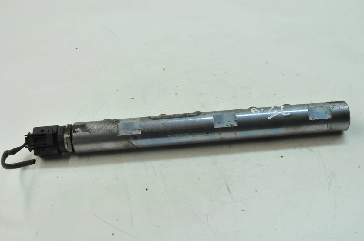 MINI R56 Cooper D 2010 RHD Fuel Injection Rail 7823460 11572305