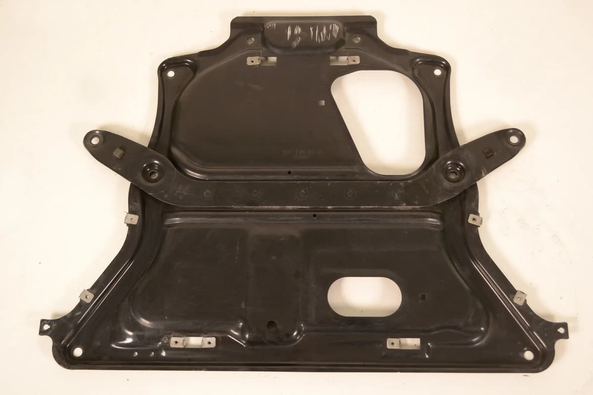 BMW 4 F36 435d xDrive 2017 RHD Engine Underbody Tray Cover 6860952 11584433