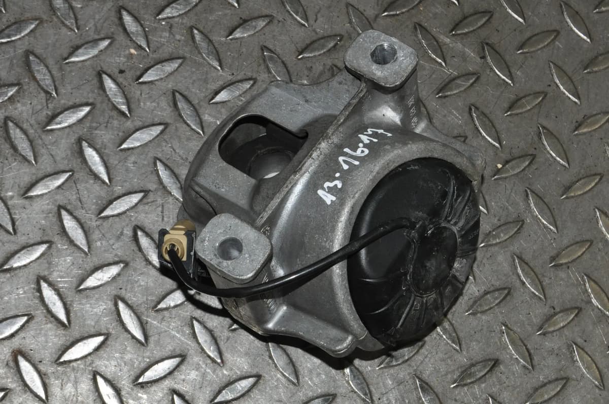 Porsche Macan 95B Engine Mount Right 8R0199381 265kW 2018 11728791