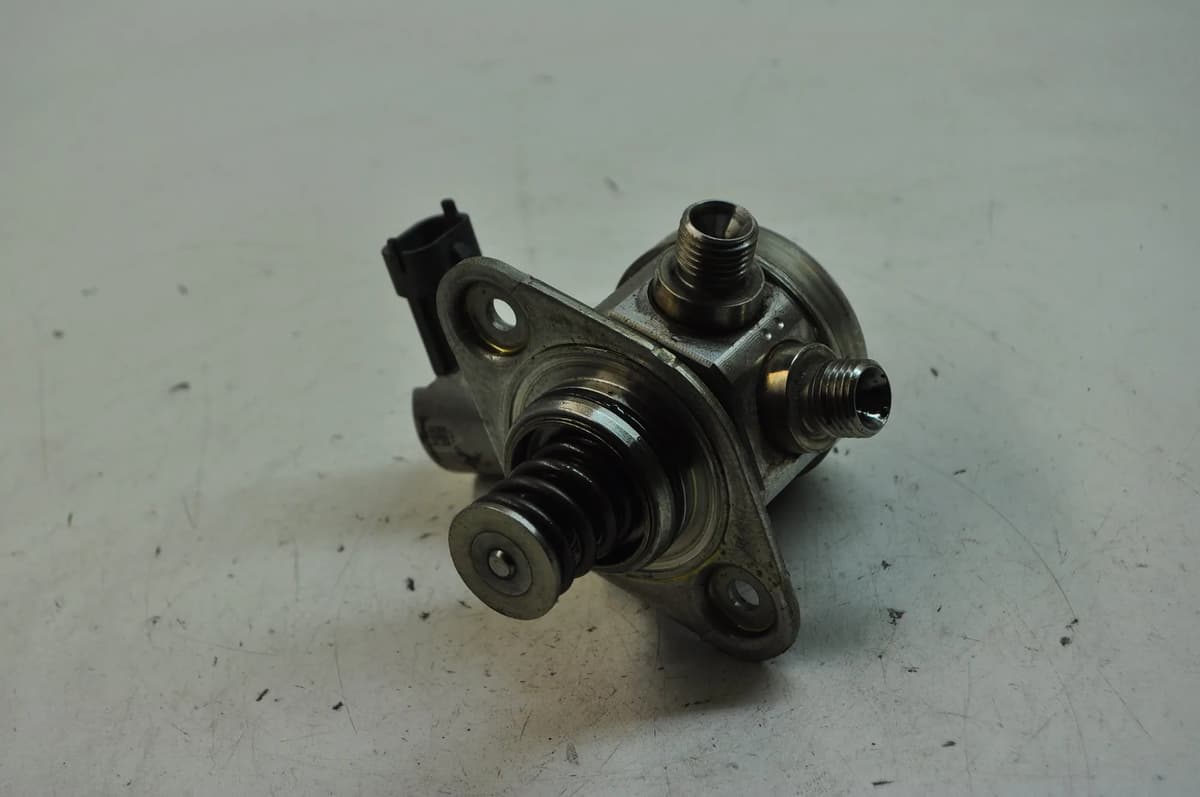 JAGUAR XF X250 5.0 2009 High Pressure Fuel Pump 8W93-9D376-AE 11807330