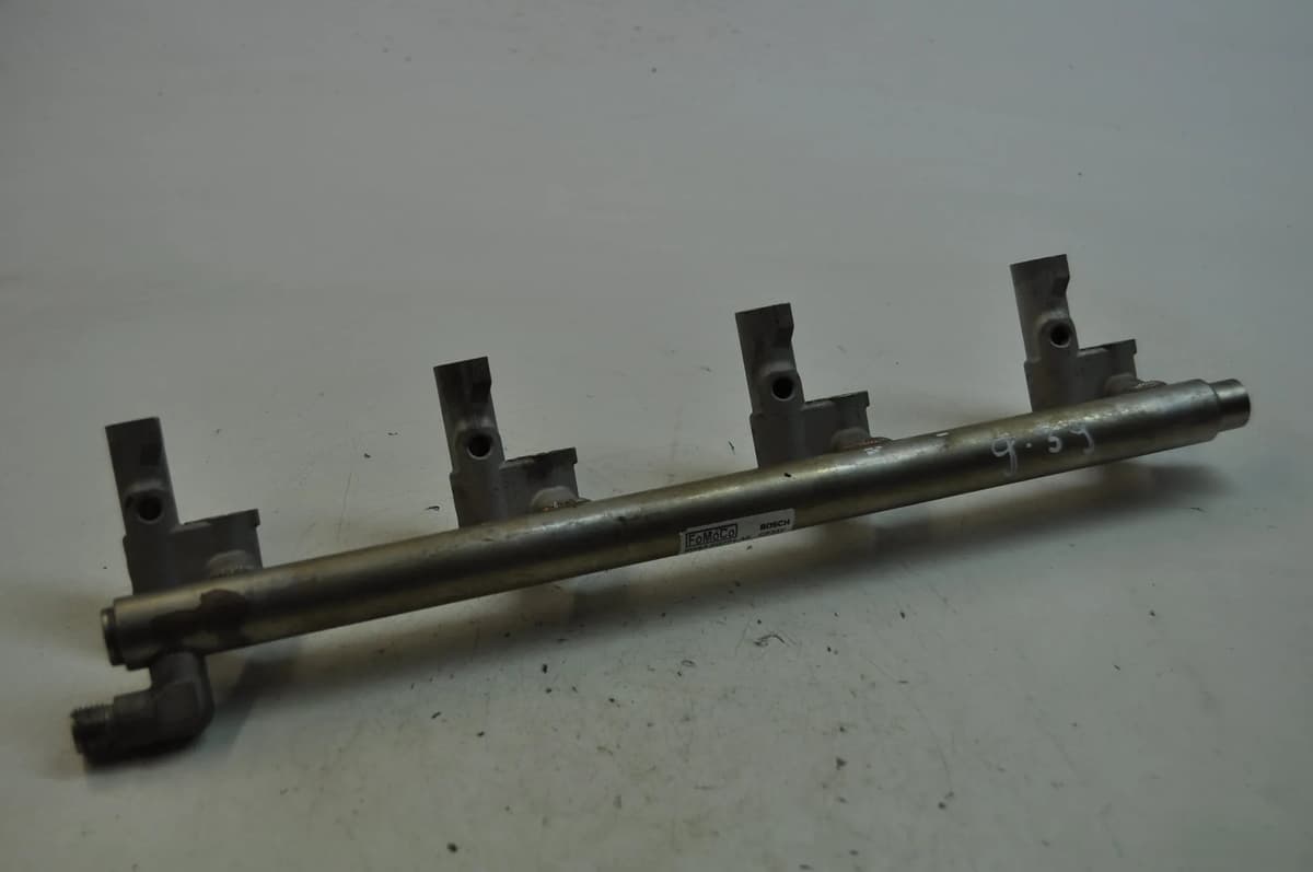 JAGUAR XF X250 5.0 2009 Fuel Injection Rail 8W93-9G774-AE 11807334