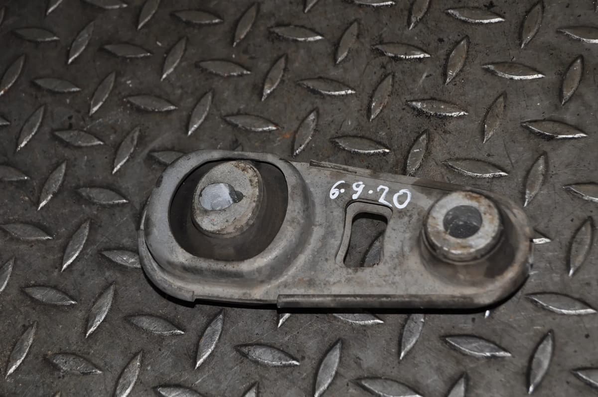 NISSAN X-TRAIL T32 1.6 dCi 2015 RHD Right Side Engine Mount Support 11830112