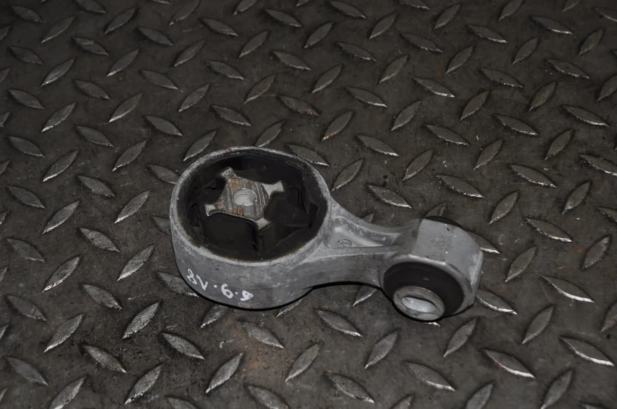 NISSAN X-TRAIL T32 1.6 dCi 2015 RHD Right Side Engine Mount Support 11830113