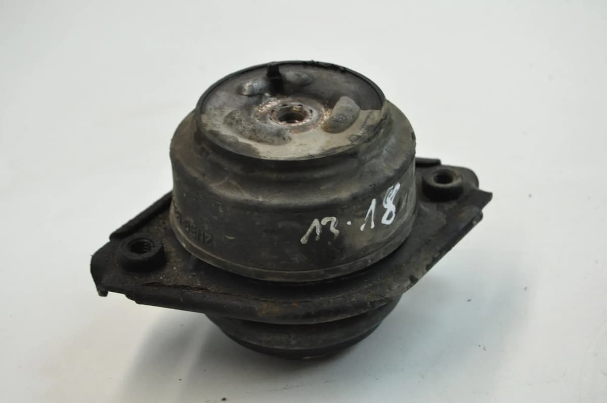 MERCEDES W251 R350 CDI 2011 RHD Right Side Engine Mount A2512404117 12021290