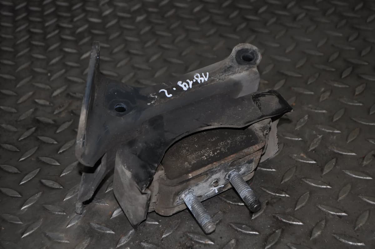 IVECO DAILY 2.3 JTD 2015 RHD Left Side Engine Mount Support 12140528