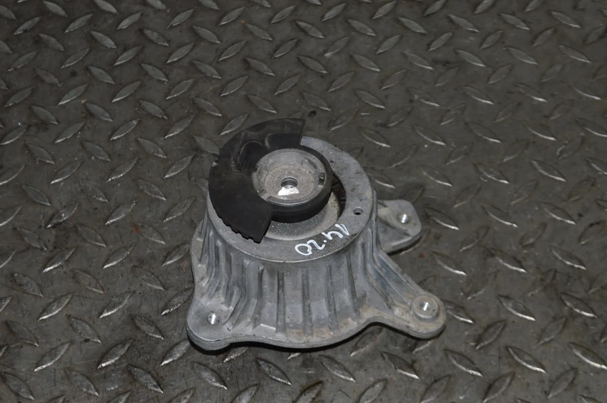 MERCEDES W213 E350d 2017 RHD Right Side Engine Mount A2132402500 12198214