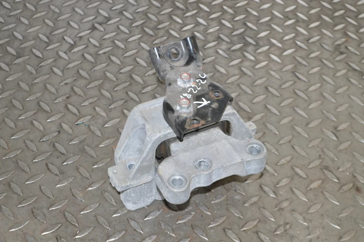 MITSUBISHI OUTLANDER 2.0 2015 RHD Left Side Engine Mount Support 12215584
