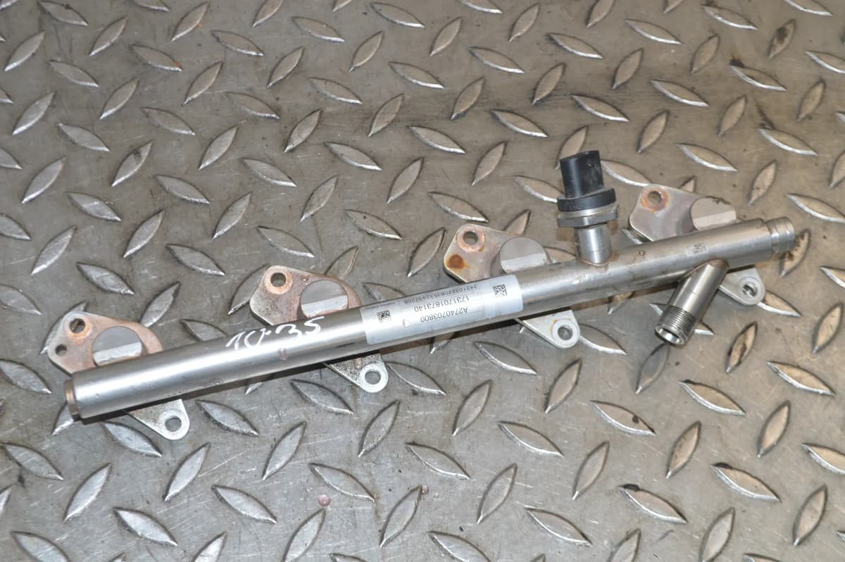 ASTON MARTIN DB11 V8 4.0 2018 Fuel Rail A2789050100 A2740703800 12245085