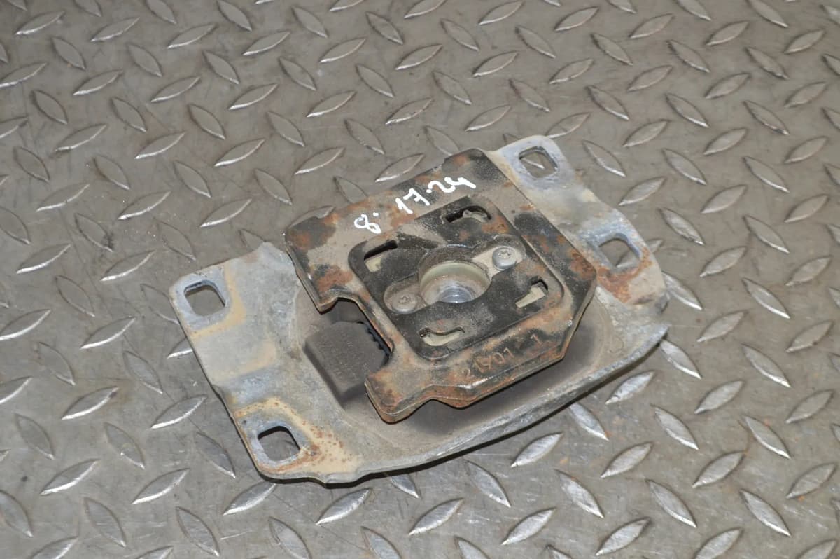 FORD KUGA 2.0 TDCi 2011 RHD Left Side Engine Mount Support Bracket 13281877