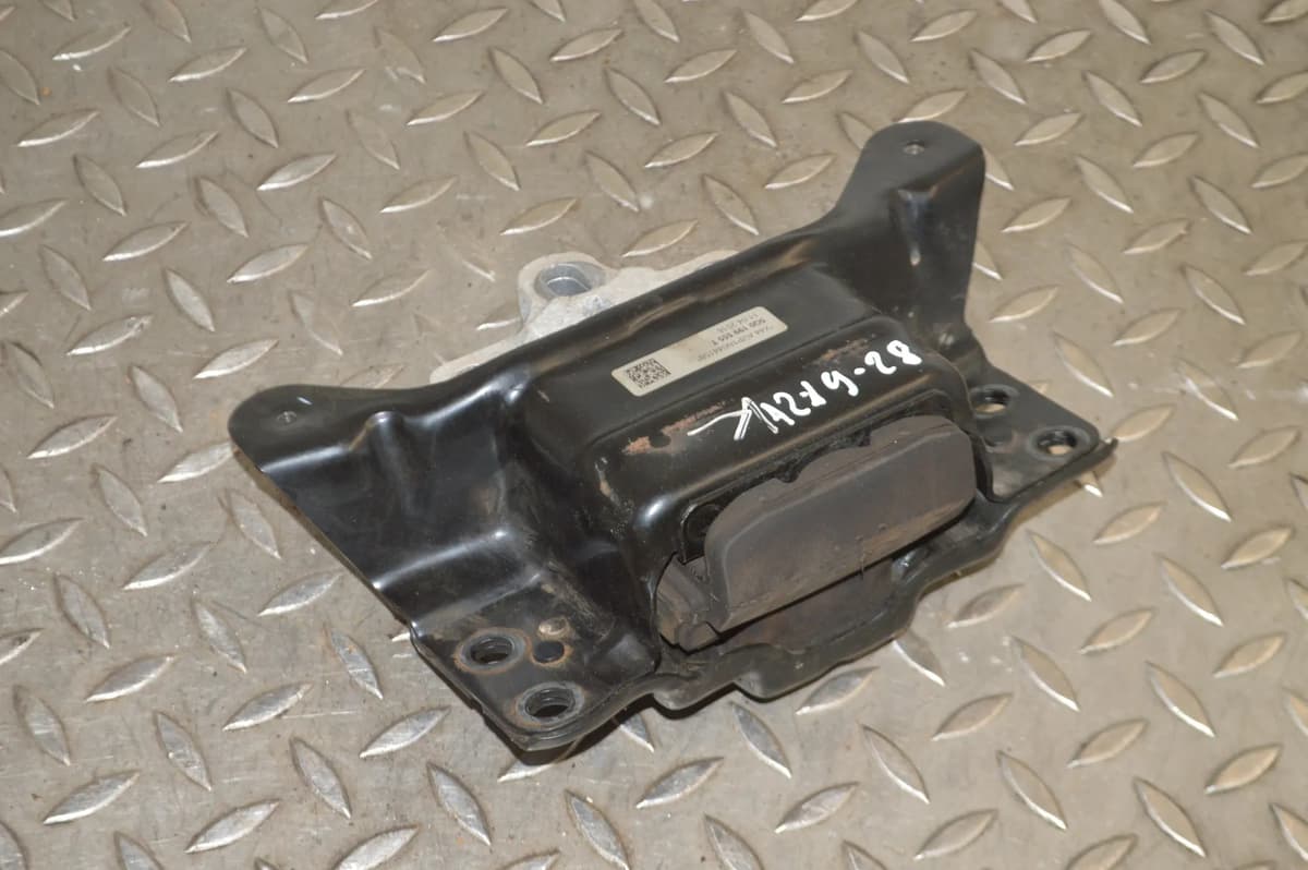 VW GOLF MK7 5G 2.0 TDI 2016 RHD Left Side Engine Mount 5Q0199555T 13354686