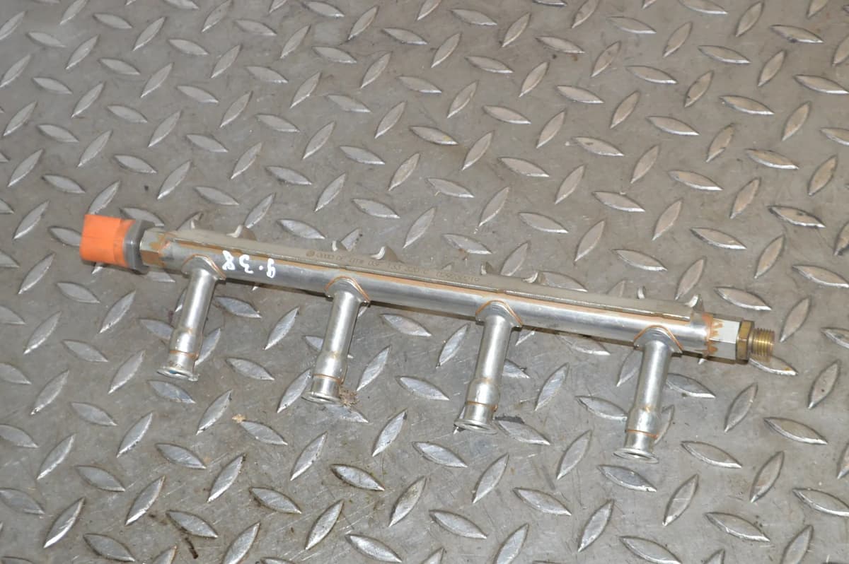 VW POLO 6R 1.2 TSI 2012 Fuel Injection Rail 03F133320C 06J906051D 13521742
