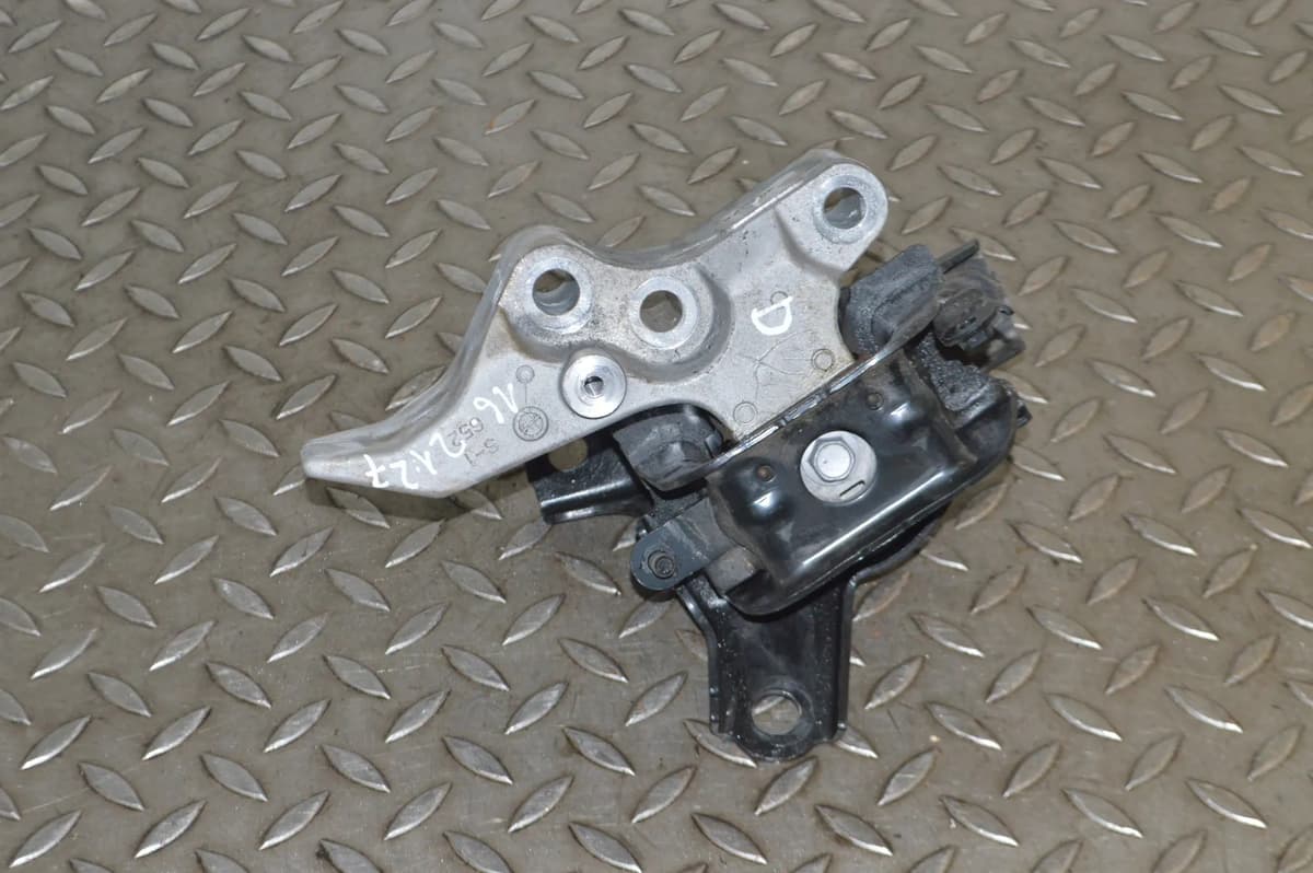 LEXUS RX 450h 2020 RHD Right Side Engine Mount Support 13613878