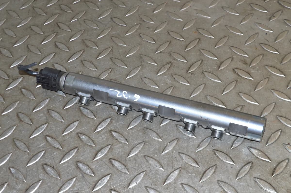 MINI COUNTRYMAN R60 SD 2013 RHD Fuel Injection Rail 7823460 0281006447 13727664