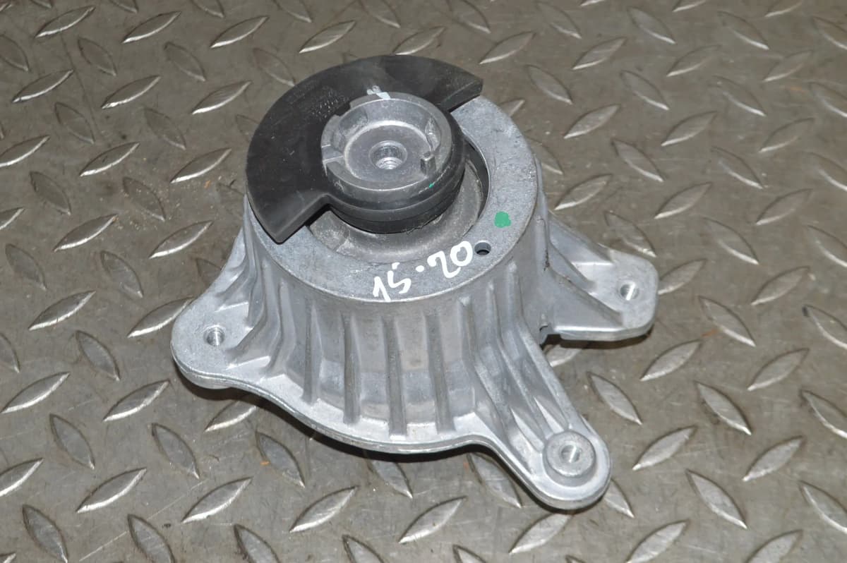 MERCEDES C205 C250 2016 Right Side Engine Mount Support A2052400300 13903436