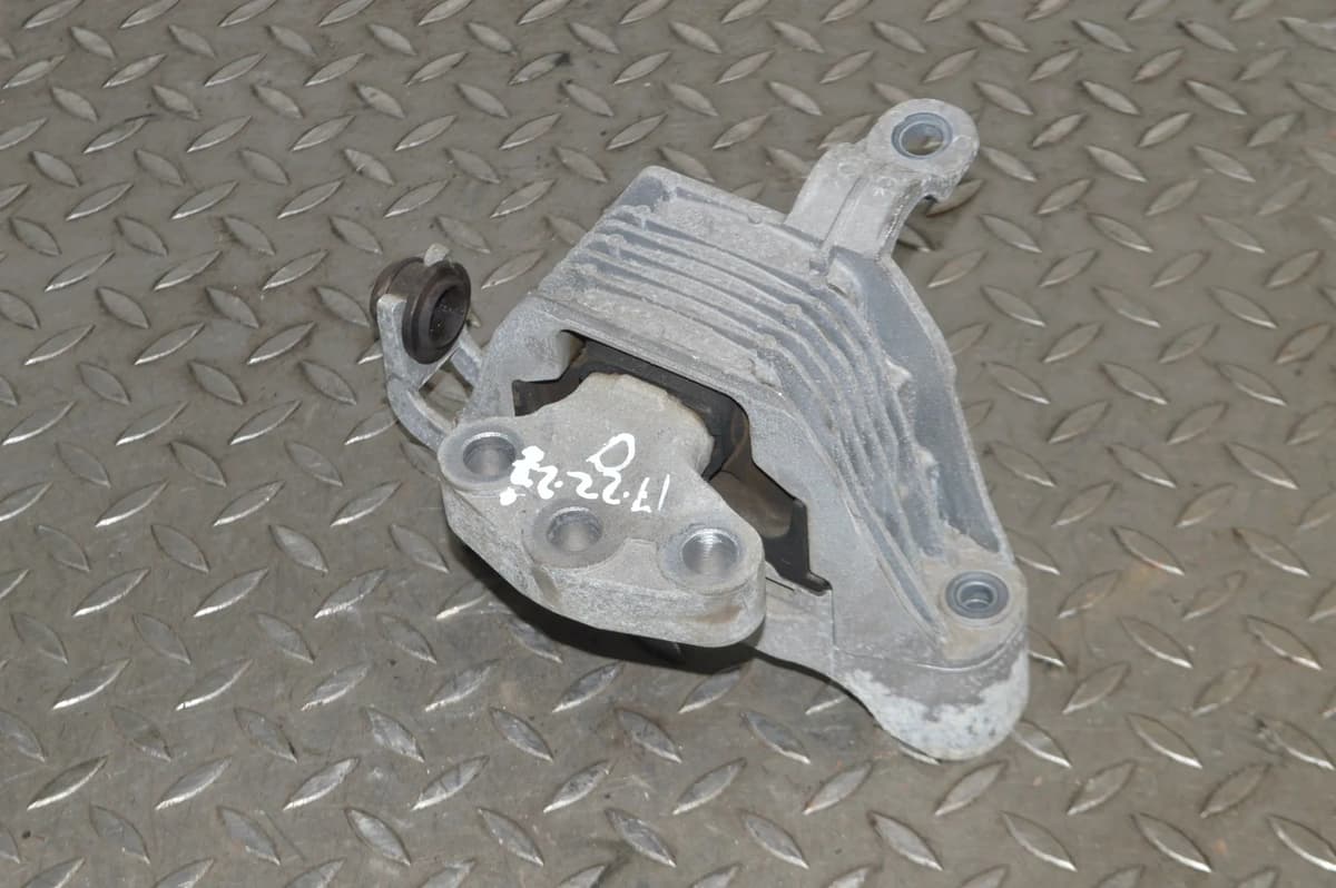 OPEL ASTRA J GTC 1.4 2014 RHD Right Side Engine Mount Support 13347453 13922159