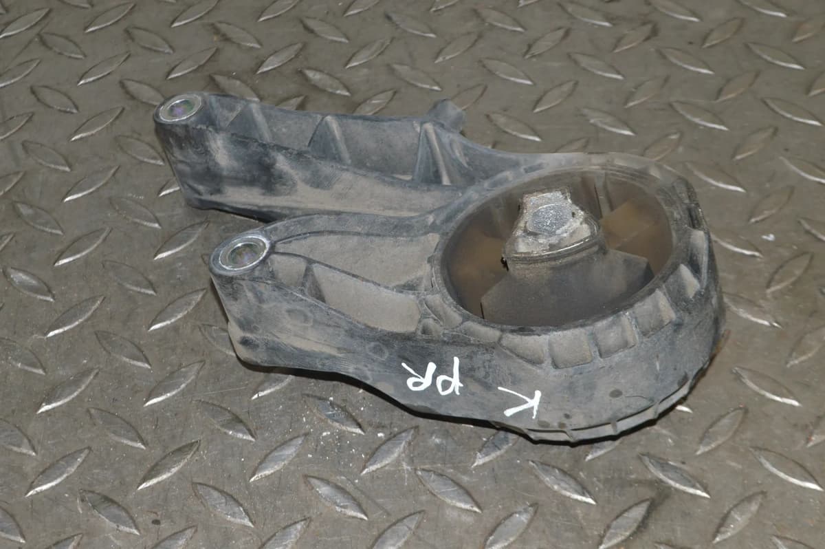 OPEL ASTRA J GTC 1.4 2014 RHD Left Side Engine Mount Support 13248600 13922162