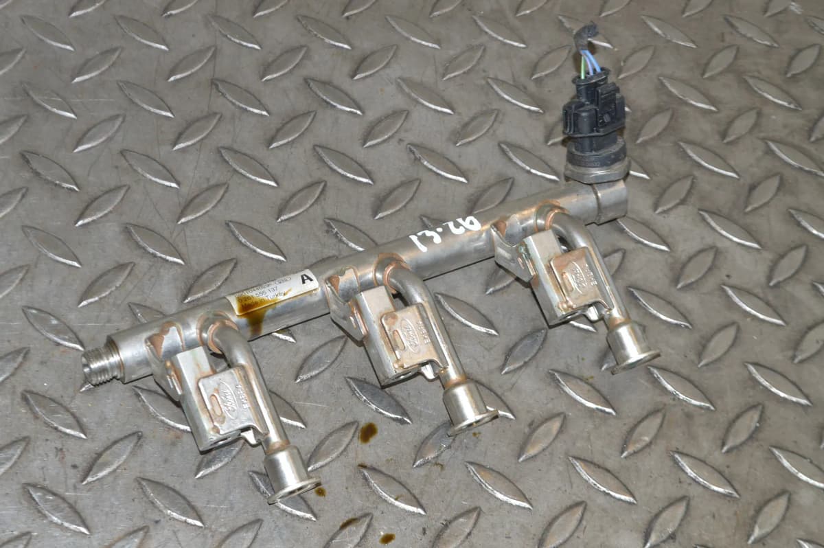 Ford Fiesta VI 1.0 2015 RHD Fuel Injection Rail dm5g-9h487-aa 14181784