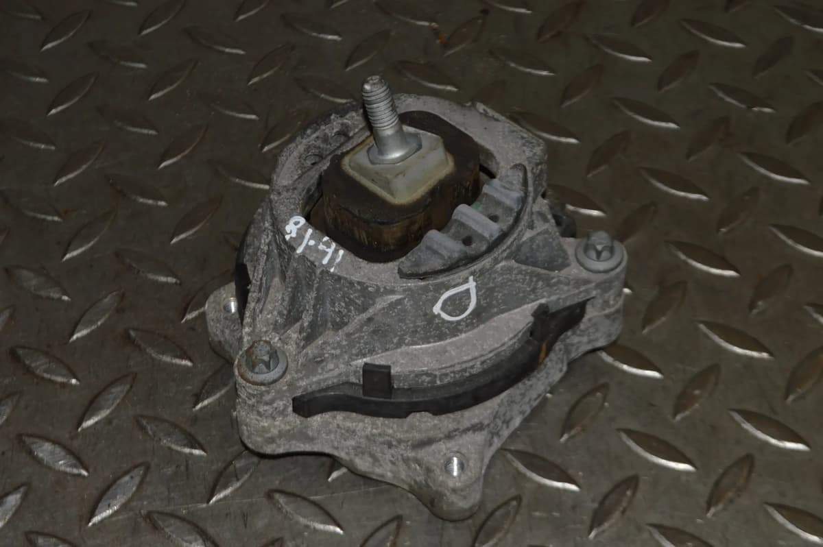 BMW 3 F30 320d 2016 RHD Right Side Engine Mount Support 6859412 14362666