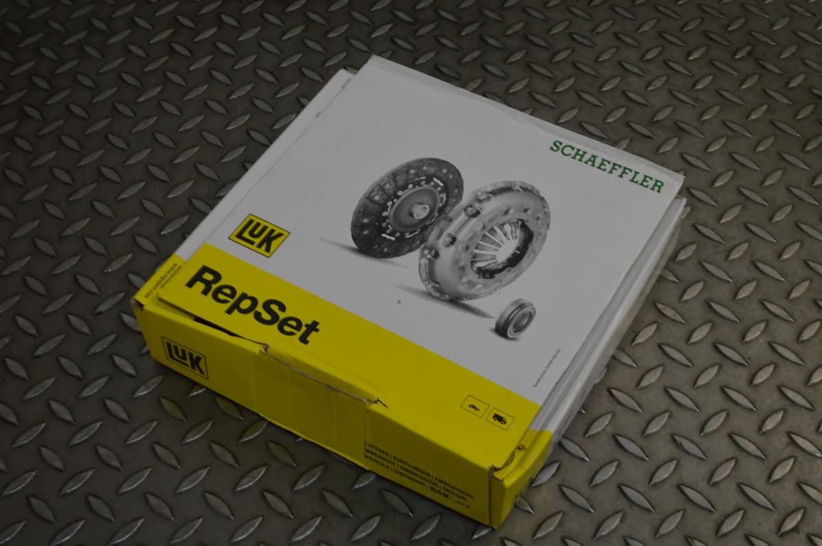 HYUNDAI i40 VF 2.0 2012 LUK RepSet Clutch Kit Set 624377600 14393865