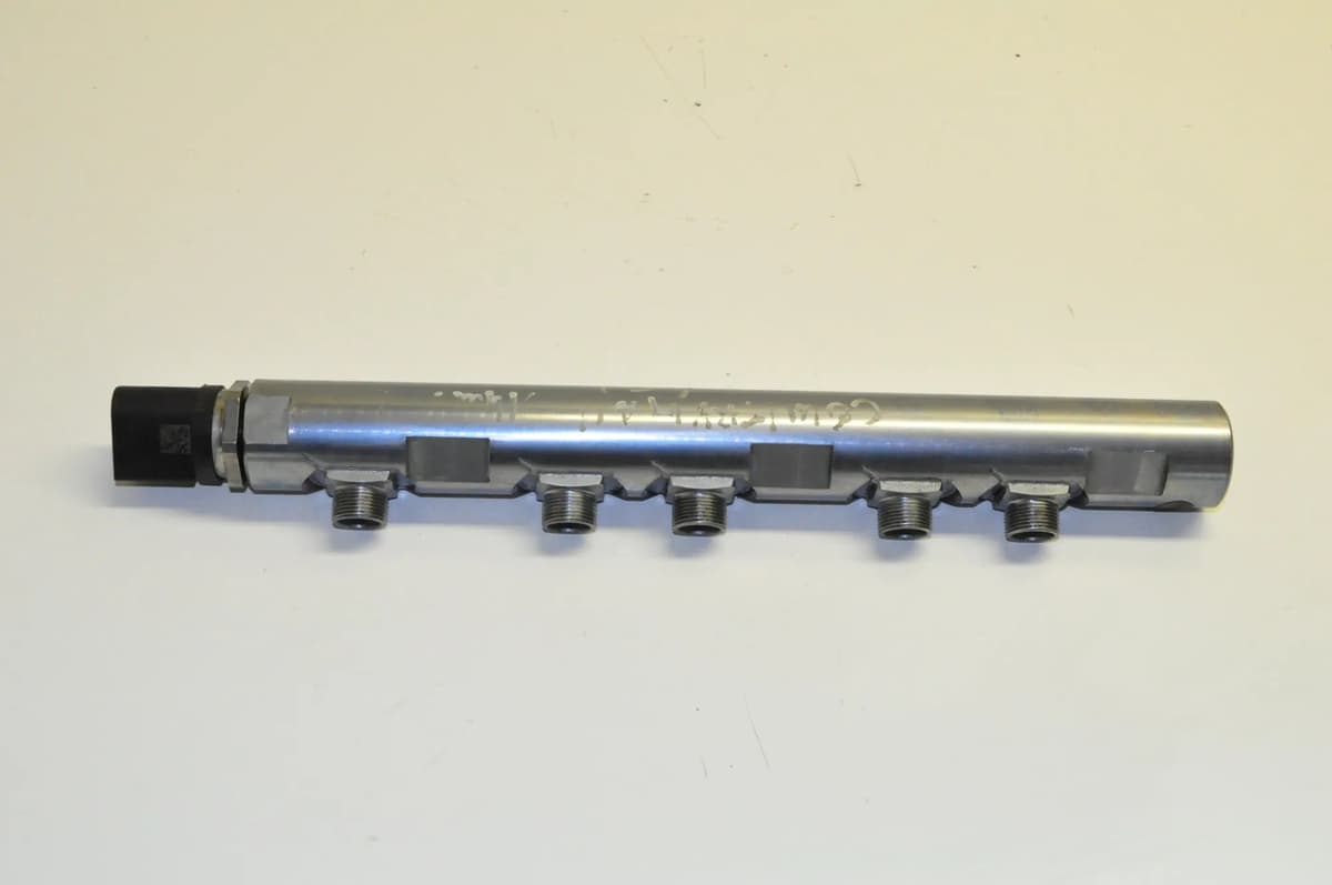 MINI COUNTRYMAN S R60 2014 RHD Fuel Injection Rail 0445214237 782346003 1462271