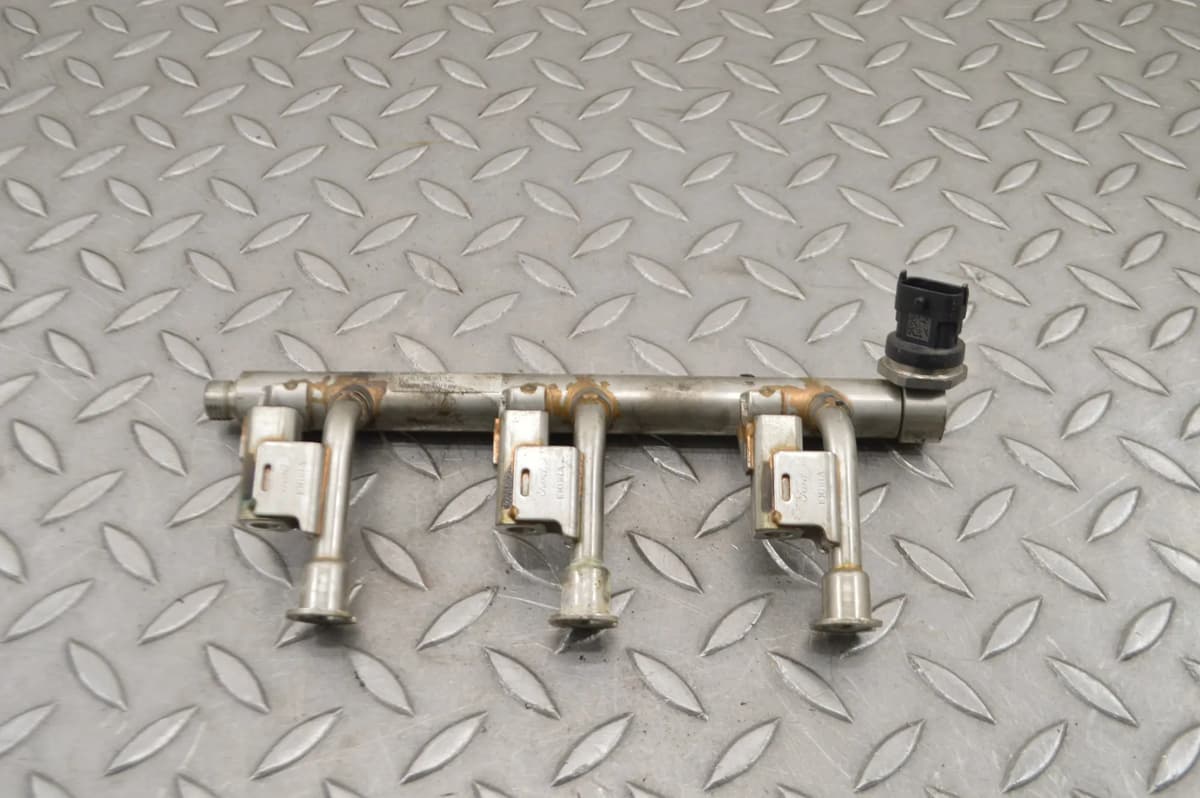 Ford Focus 1.0 2013 RHD Fuel Injection Rail CM5G9H487HB 14623916