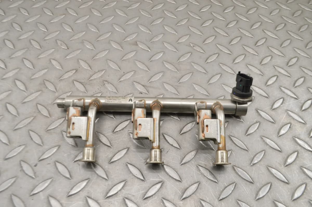 Ford Focus 1.0 2013 RHD Fuel Injection Rail DM5G9H487AA 14623919