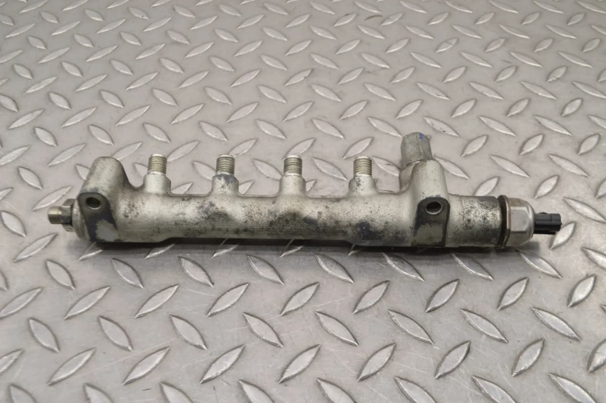 Opel Vauxhall Astra J 1.7 CDTI 2009 RHD Fuel Injection Rail 12157488649 14869917