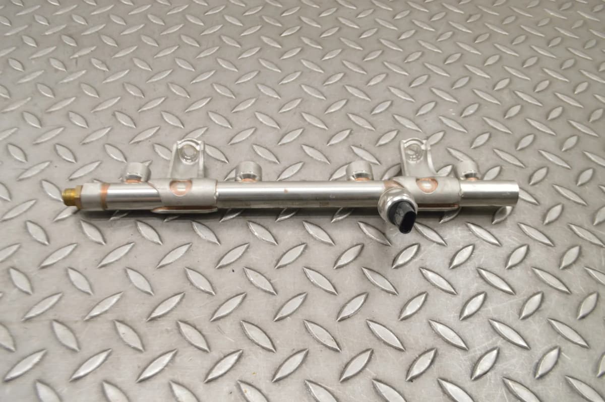 Audi A4 8W B9 2.0 TFSI 2018 RHD Fuel Injection Rail 06L133317N 15027348