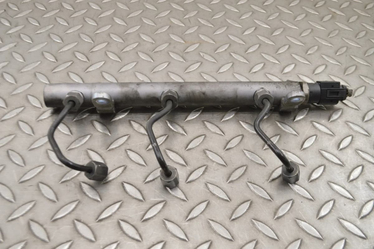 Mercedes W221 S320 CDI 2007 RHD Fuel Injection Rail A6110780449 15028886