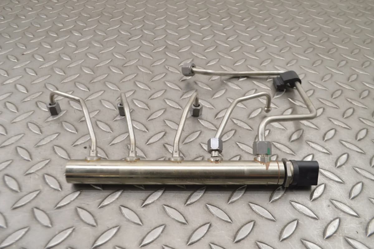 BMW Z4 E89 sDrive 20i 2016 RHD Fuel Injection Rail 0261545072 7585411 15234334
