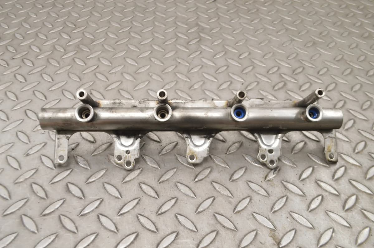 Audi TT 8J 2.0 TFSI 2009 RHD Fuel Injection Rail 06H906051A 06F133317L 15246257