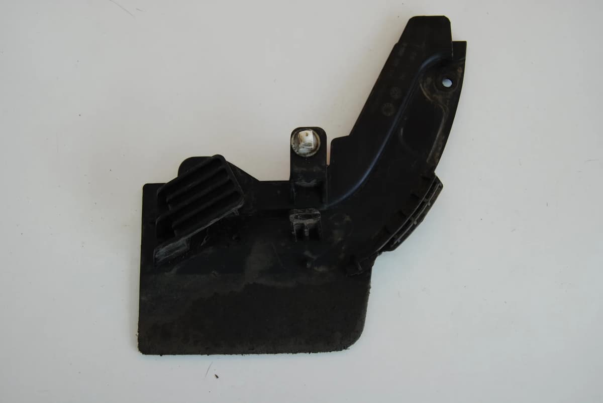 VW PASSAT B7 2011 RHD Rear Left Mud Guard Splash Shield 854855 1525904