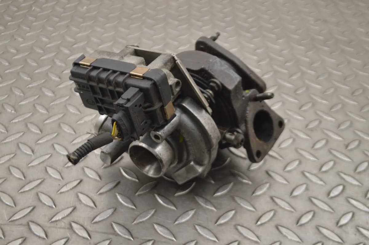 Jaguar XJ X350 2.7 D 2005 RHD Turbo Turbocharger 152kW 4R8Q-6K682-BL 15327624