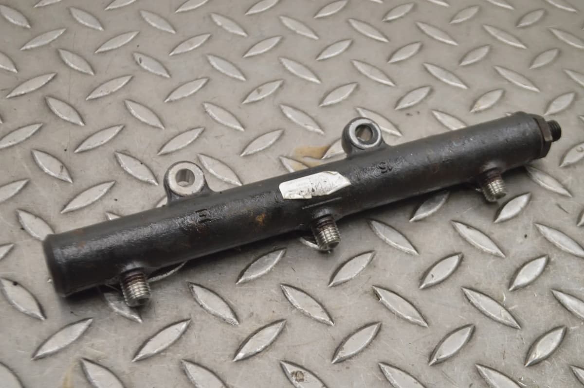 Jaguar XJ X350 2.7 D 2005 RHD Fuel Injection Rail 15327629